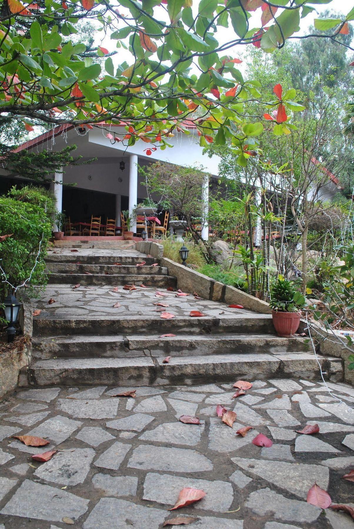 Eagle Ridge Resort Бангалор Экстерьер фото